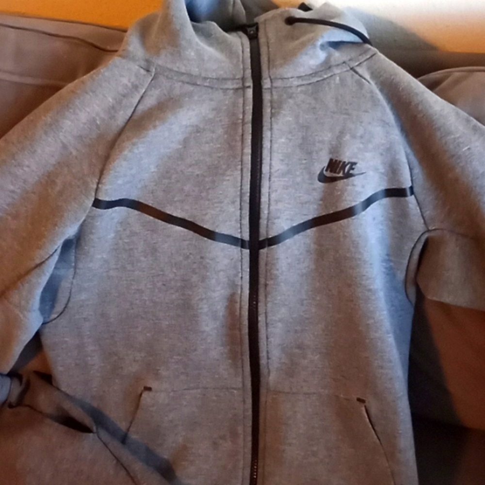 Nike tech sweatsuit womens small